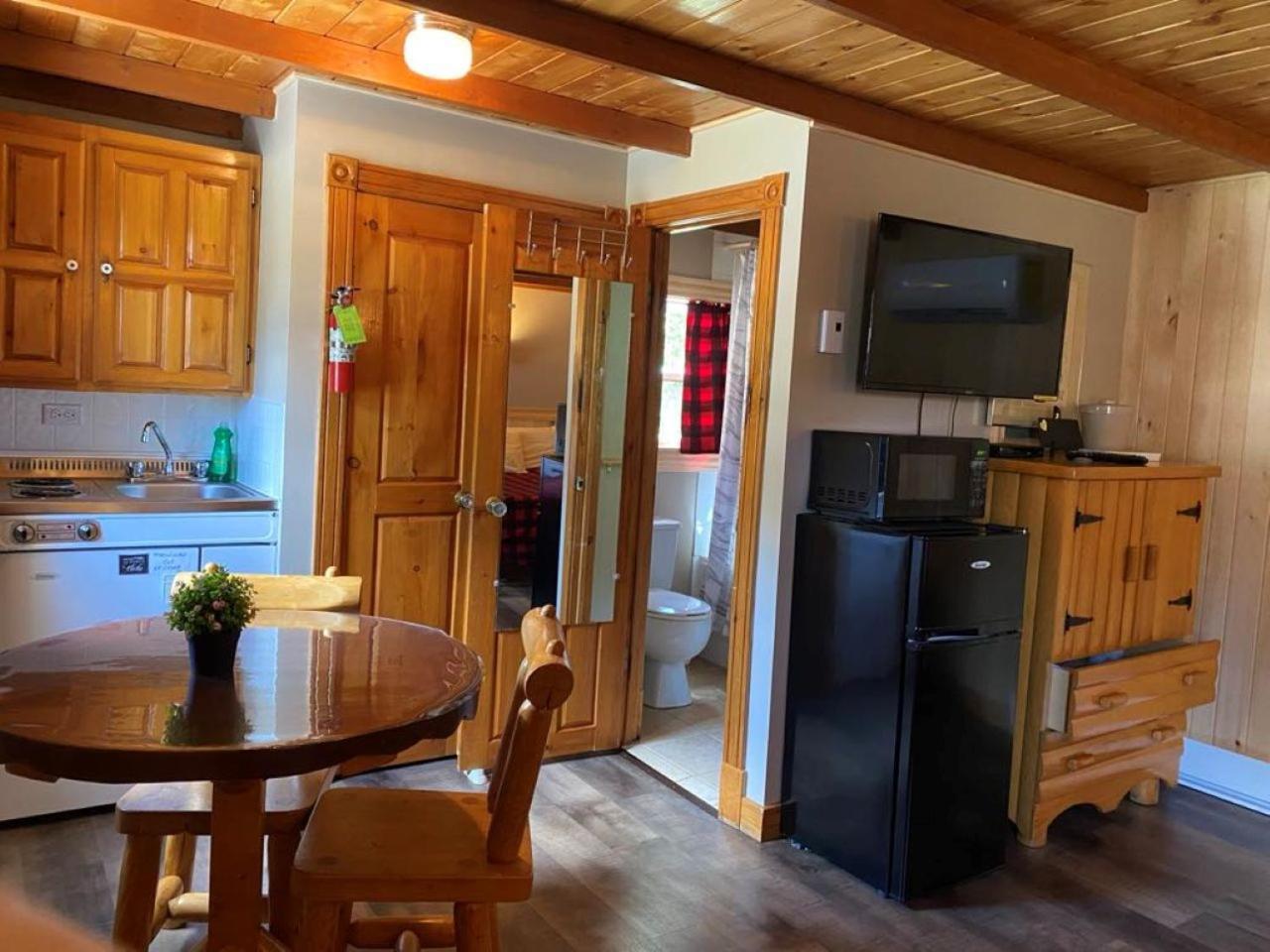 Auberge Micky Inc Edmundston Exteriör bild