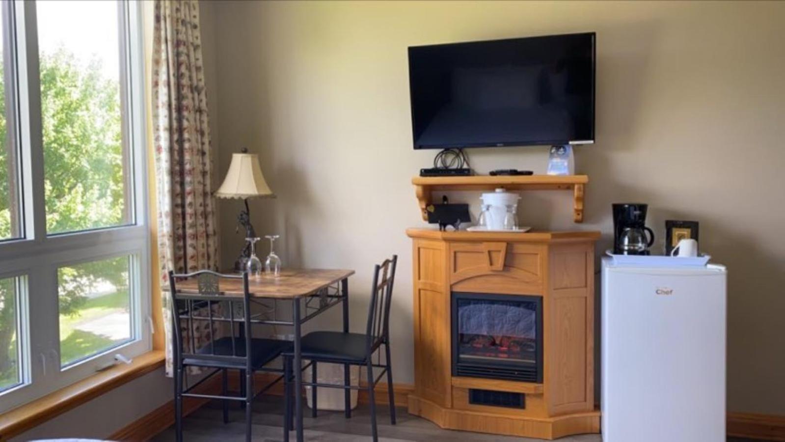 Auberge Micky Inc Edmundston Exteriör bild