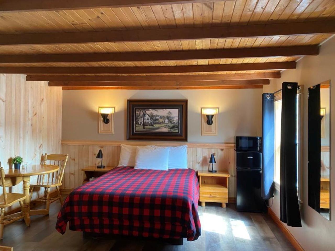 Auberge Micky Inc Edmundston Exteriör bild