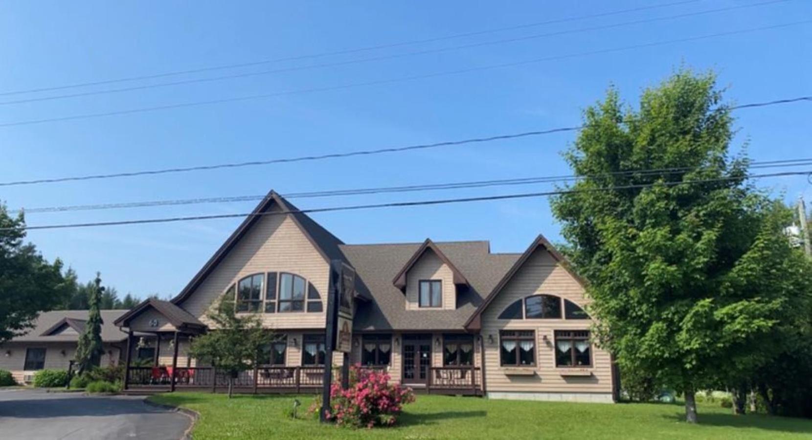 Auberge Micky Inc Edmundston Exteriör bild