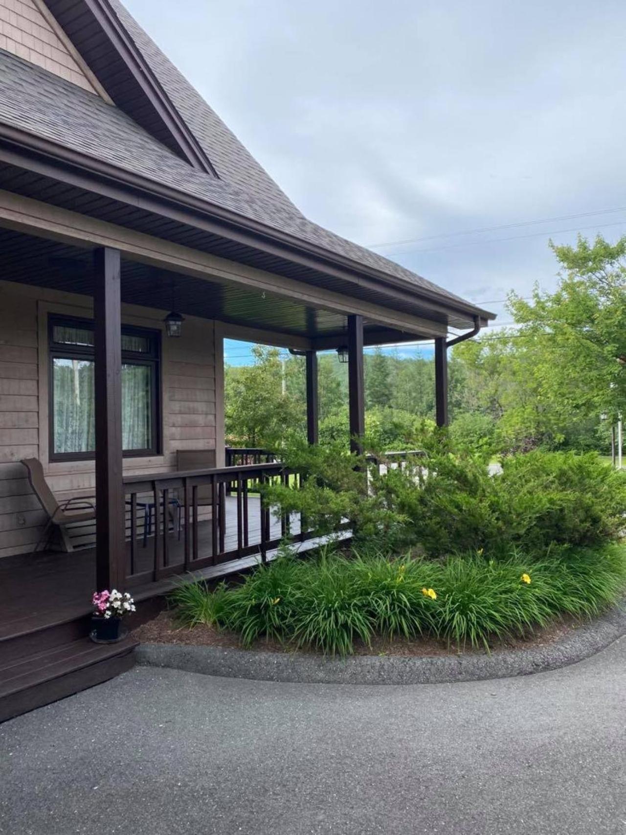 Auberge Micky Inc Edmundston Exteriör bild
