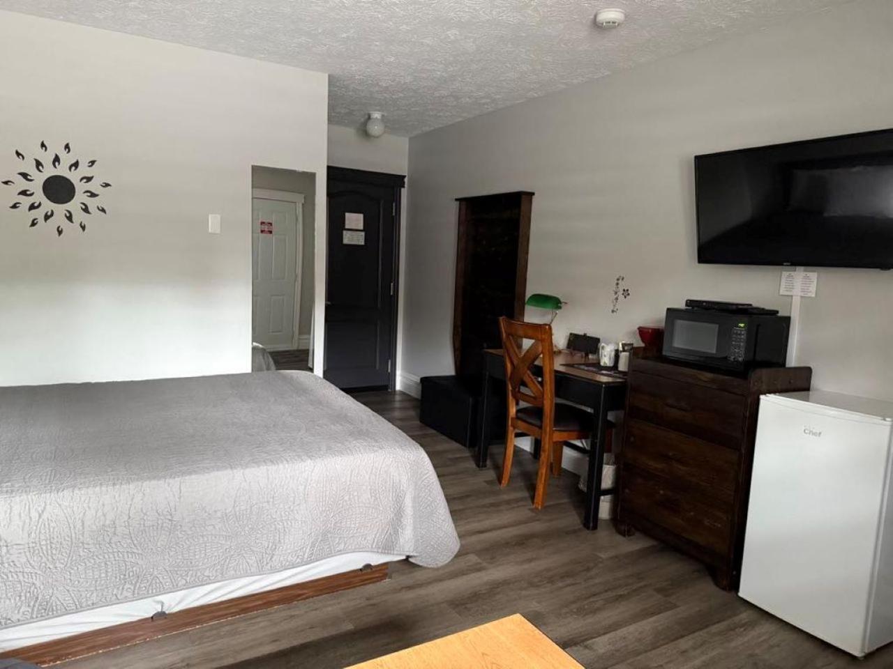 Auberge Micky Inc Edmundston Exteriör bild
