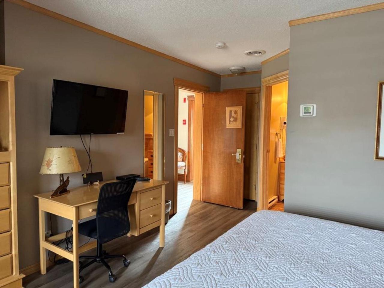 Auberge Micky Inc Edmundston Exteriör bild